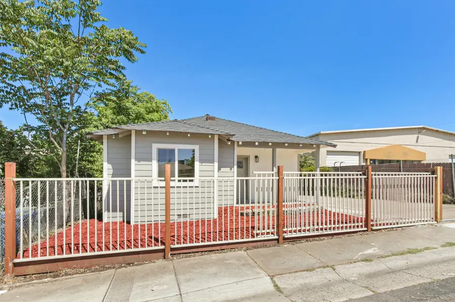 4901 Parker Avenue, Sacramento, CA 95820 - #2