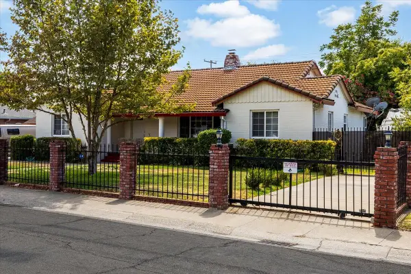 2076 20th Avenue, Sacramento, CA 95822