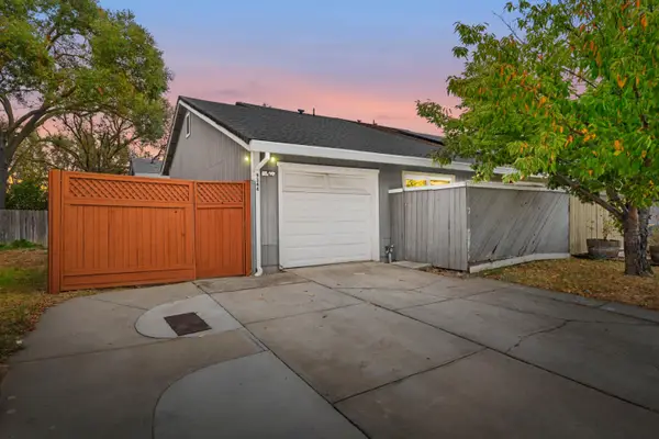 9344 Aizenberg Circle, Elk Grove, CA 95624
