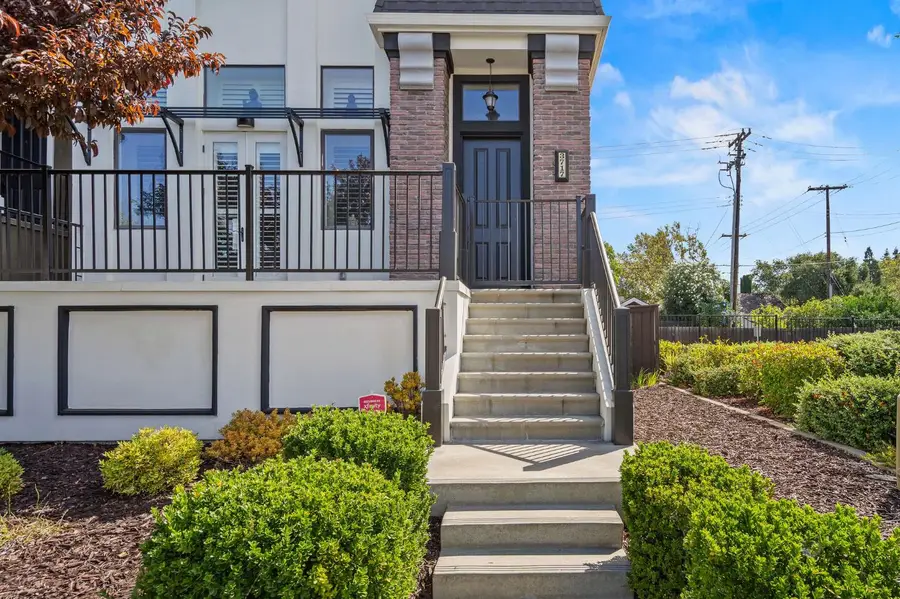 3717 Crocker Drive, Sacramento, CA 95818 - #3