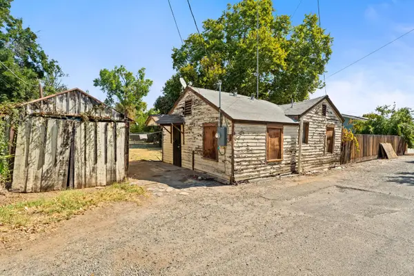 242 W 28th Street, Merced, CA 95340