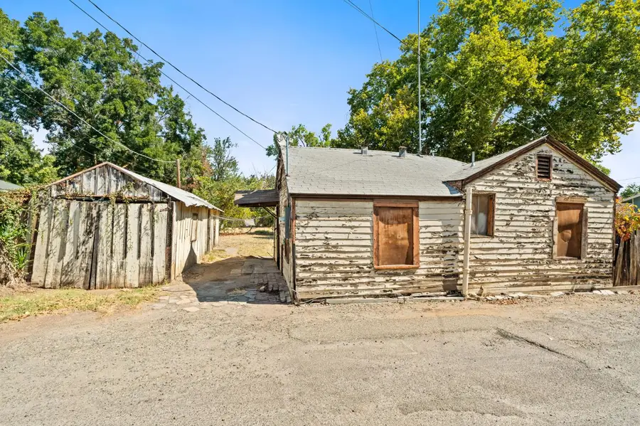 242 W 28th Street, Merced, CA 95340 - #2