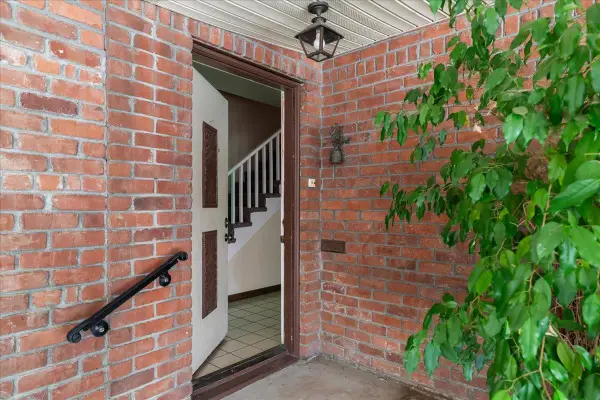 110 E B Street, Oakdale, CA 95361