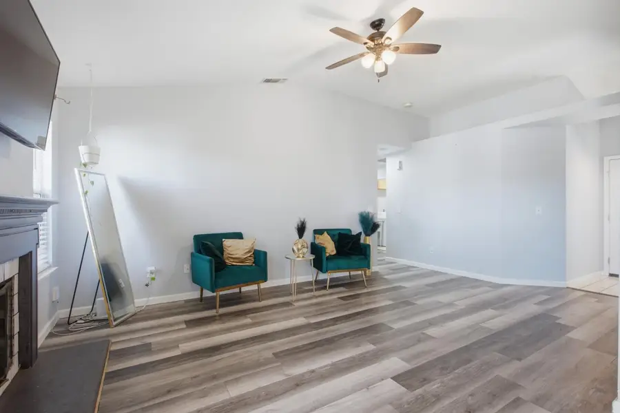 905 Herring Avenue, Rio Linda, CA 95673 - #3