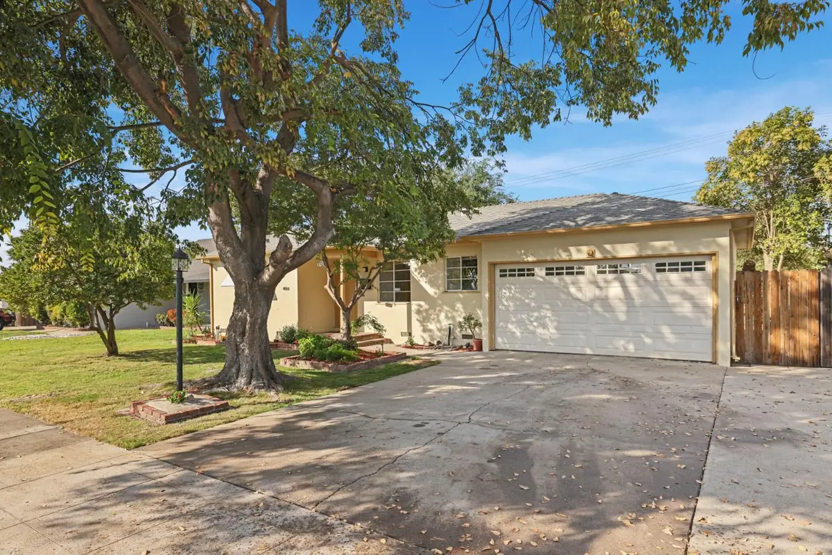 1325 Holly Drive, Lodi, CA 95242 - #1
