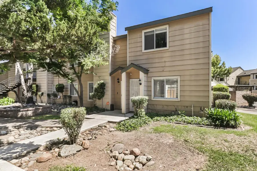 8208 Center Parkway #18, Sacramento, CA 95823 - #2