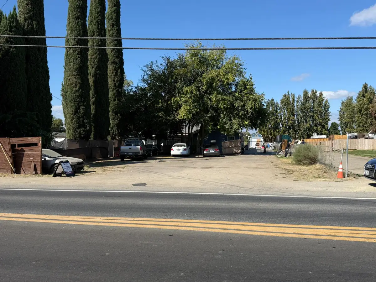 207 N Airport Way, Manteca, CA 95337 - #1