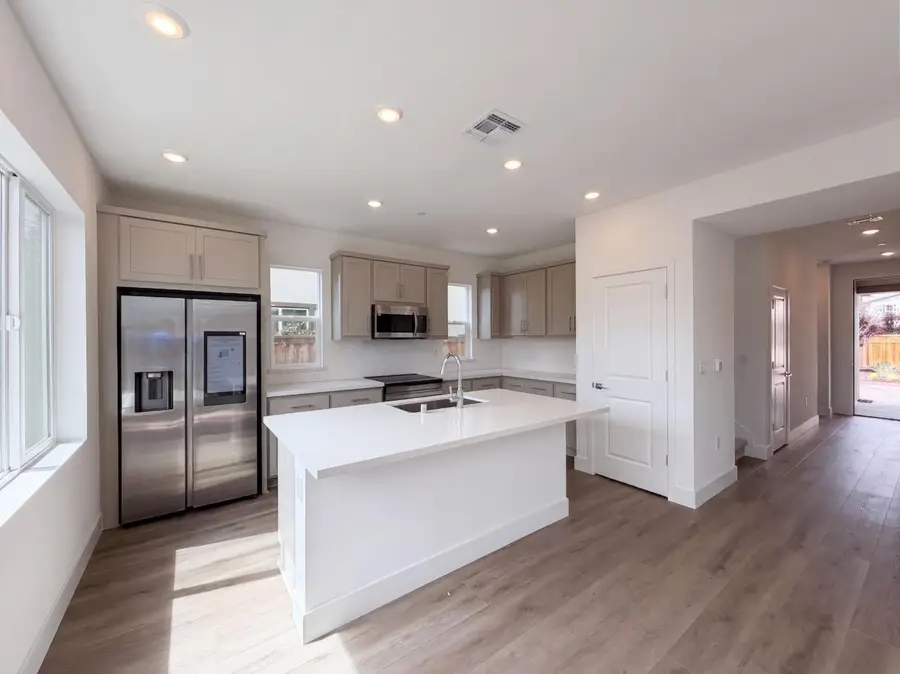 16207 Sculptor Avenue, Lathrop, CA 95330 - #2