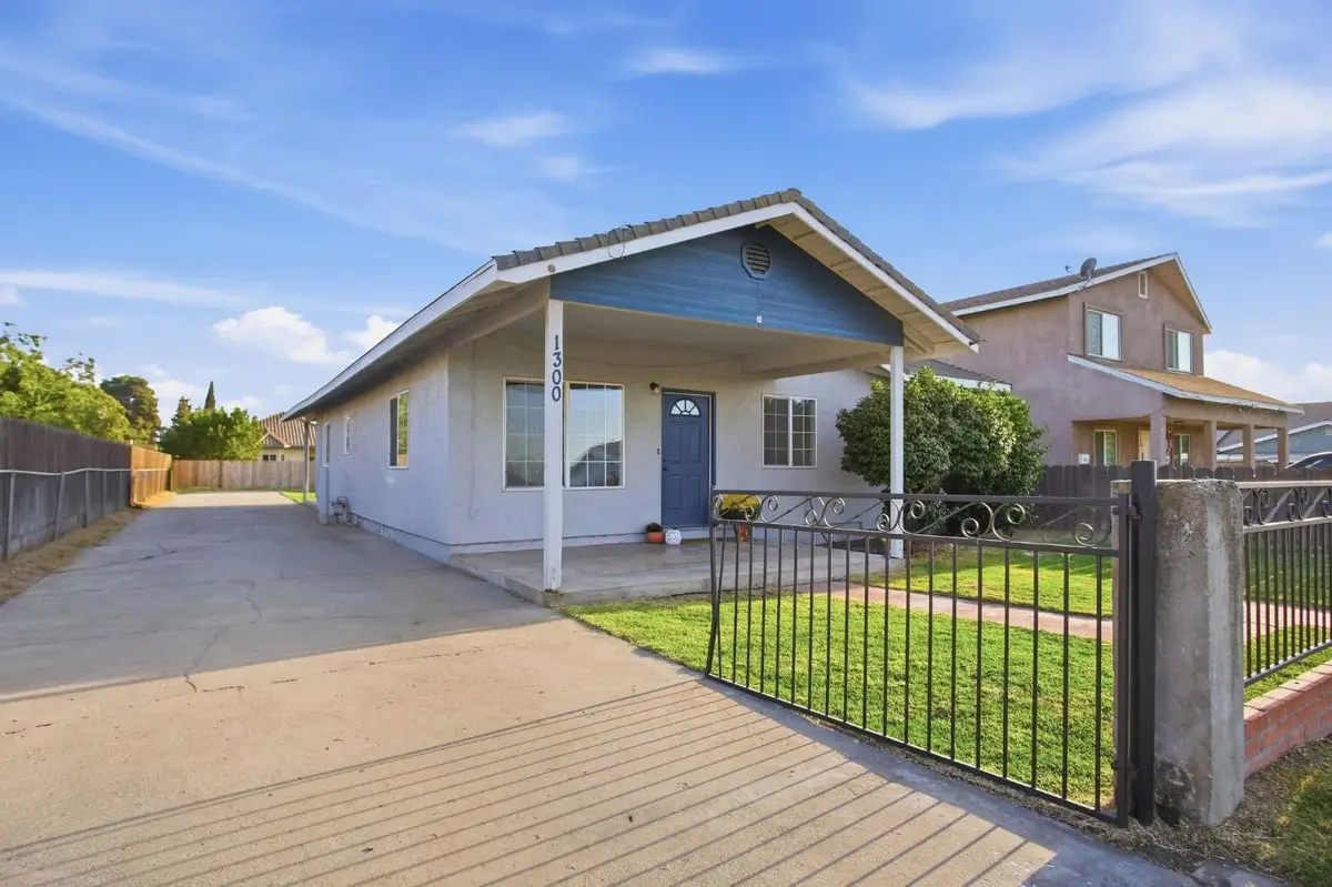 1300 N E Street, Livingston, CA 95334 - #1