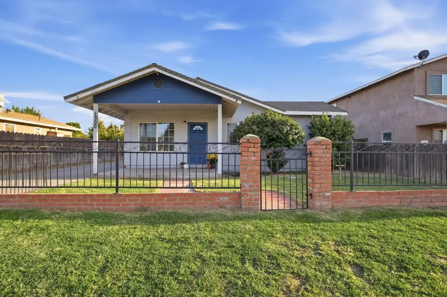 1300 N E Street, Livingston, CA 95334 - #2