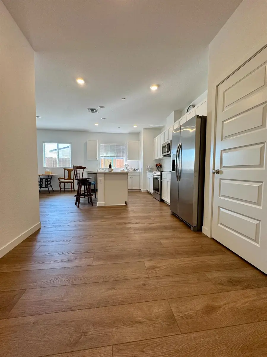 8412 Sinesky Way, Elk Grove, CA 95757 - #3