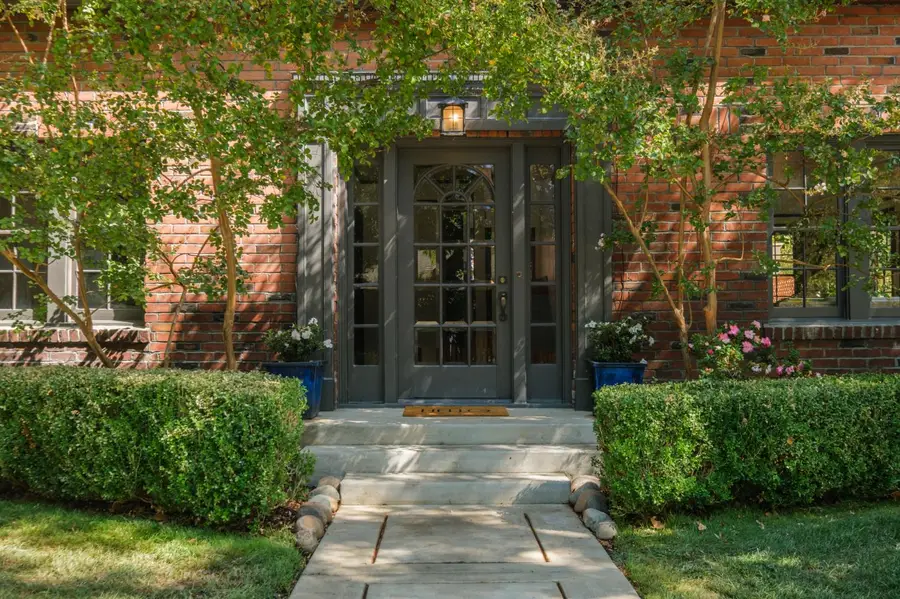 2701 3rd Avenue, Sacramento, CA 95818 - #2