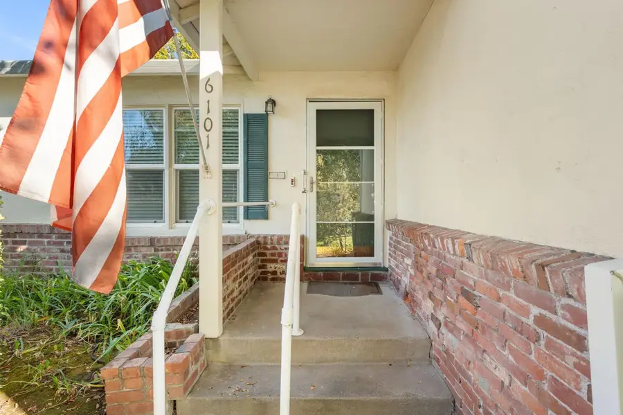 6101 3rd Avenue, Sacramento, CA 95817 - #2