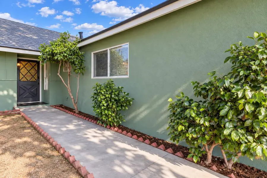 988 Laurel Avenue, Lindsay, CA 93247 - #2