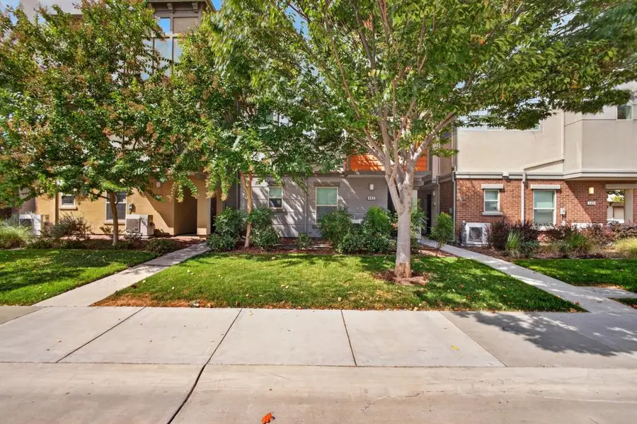 482 Tailoff Lane, Sacramento, CA 95818 - #2