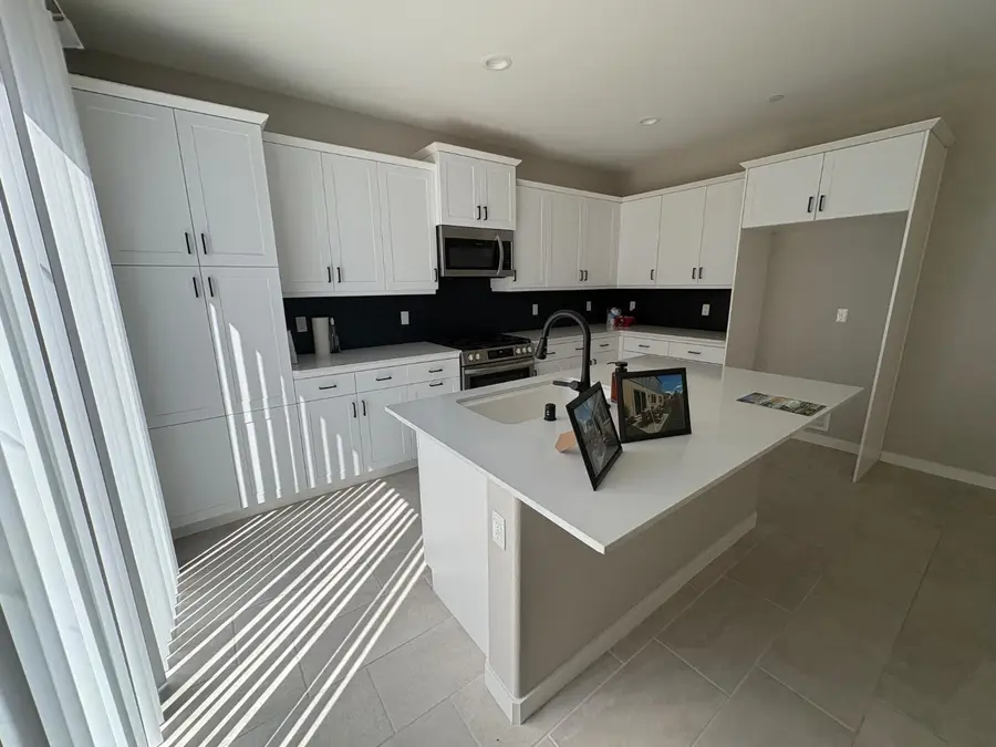 738 Katelyn Ave, Madera, CA 93636 - #3