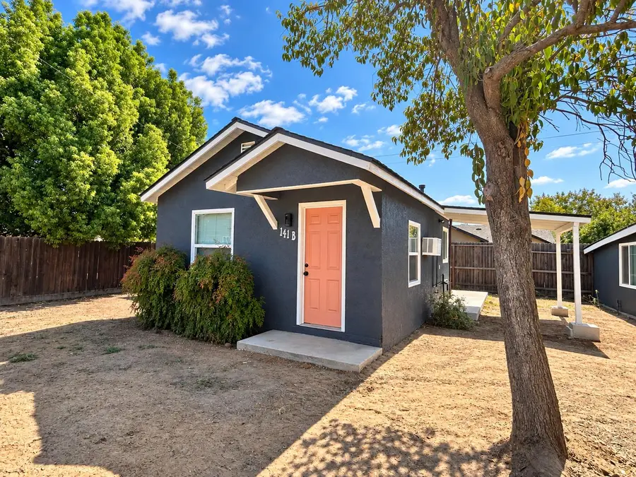 141 W Ashlan Avenue, Fresno, CA 93705 - #2