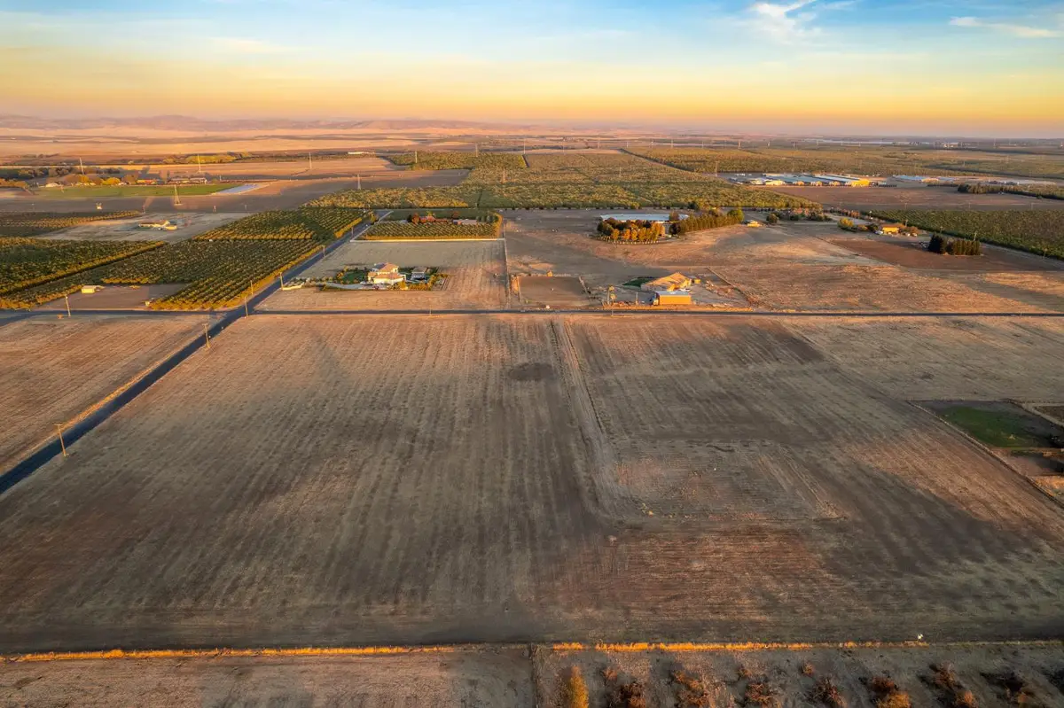 8665 La Castella, Escalon, CA 95320 - #1