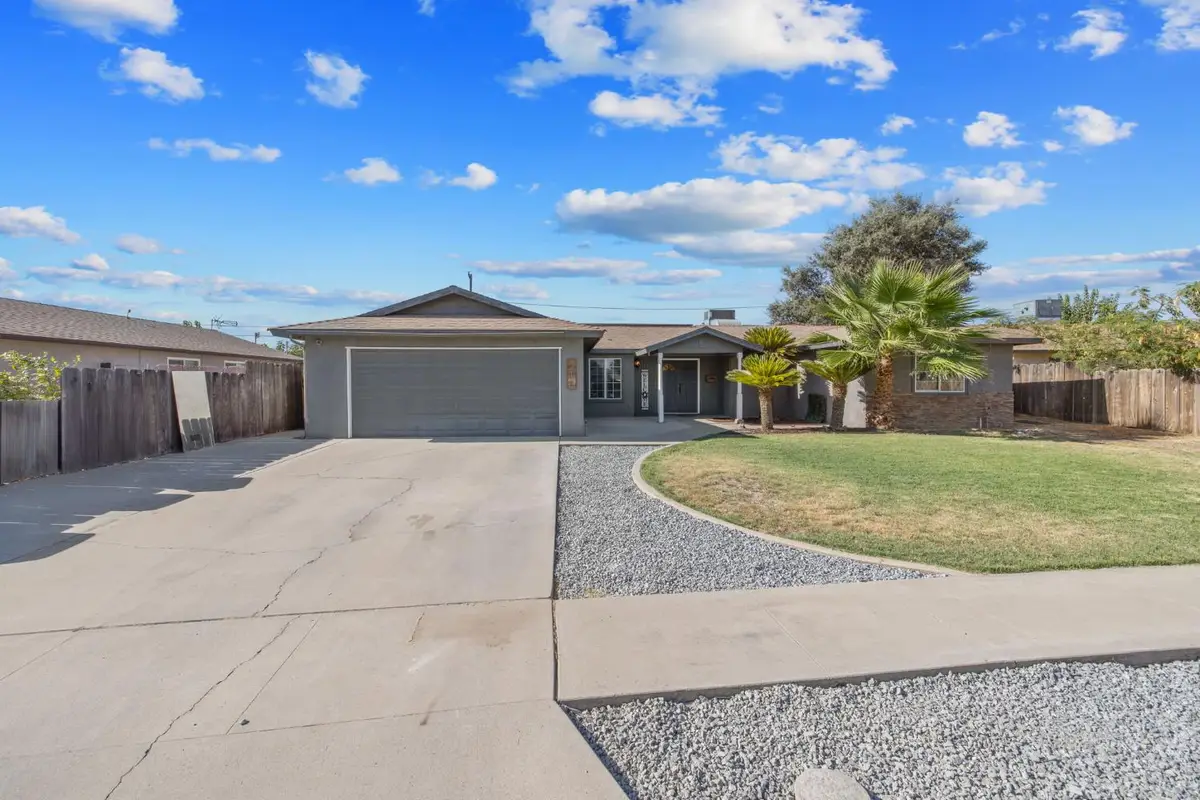 916 E Elm Street, Hanford, CA 93230 - #1
