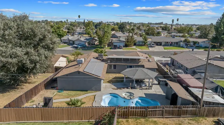 916 E Elm Street, Hanford, CA 93230 - #2
