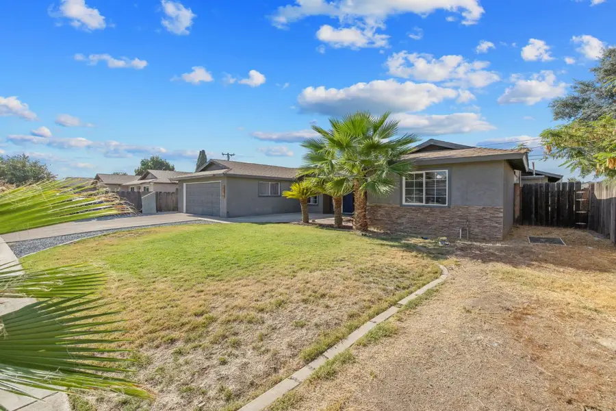 916 E Elm Street, Hanford, CA 93230 - #3