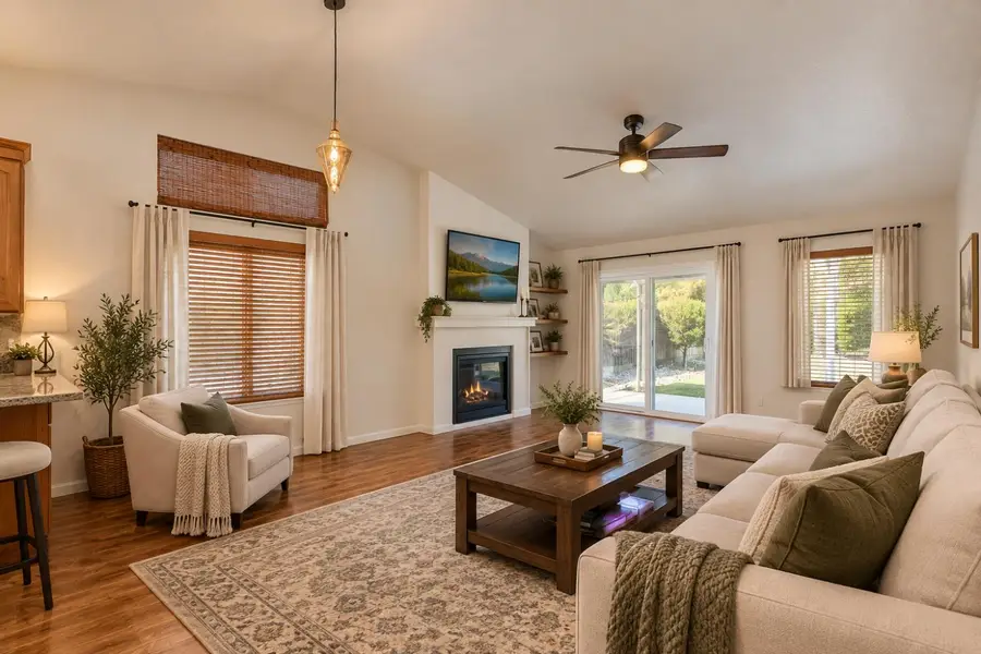 1564 E Waterford Avenue, Fresno, CA 93720 - #3