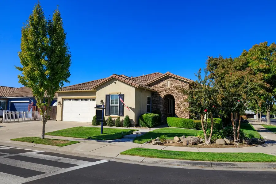 446 1st, Escalon, CA 95320 - #2