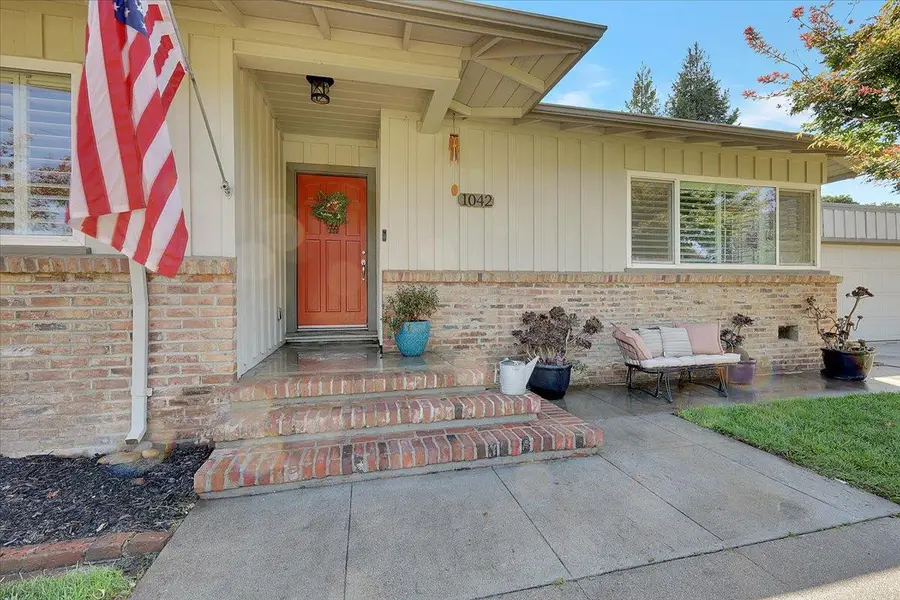 1042 Hillcrest Avenue, Yuba City, CA 95991 - #2