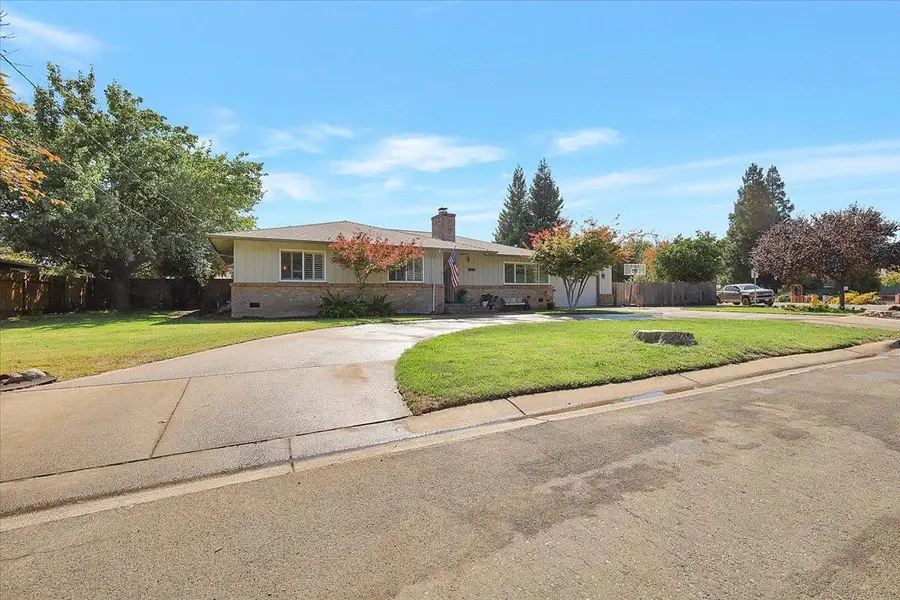 1042 Hillcrest Avenue, Yuba City, CA 95991 - #3
