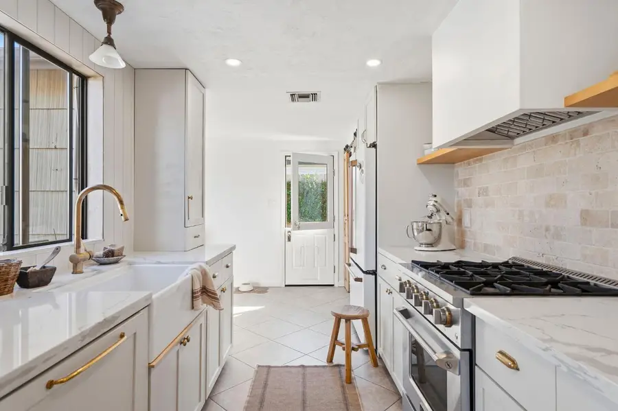 6109 Coyle Avenue, Carmichael, CA 95608 - #3