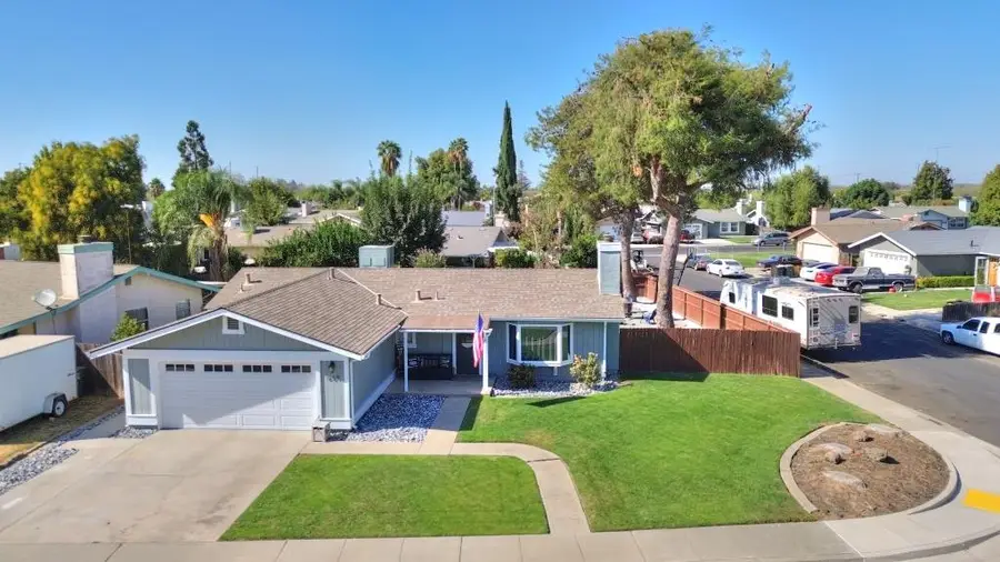 669 Flora Way, Waterford, CA 95386 - #2