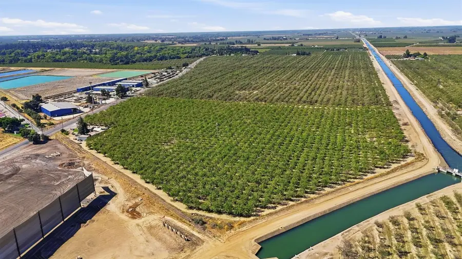 24895 E River Road, Escalon, CA 95320 - #3