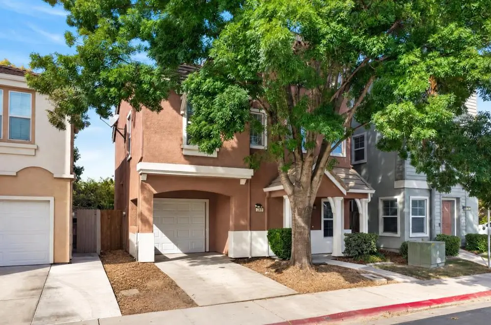 240 Ashwick Loop, Sacramento, CA 95823 - #1