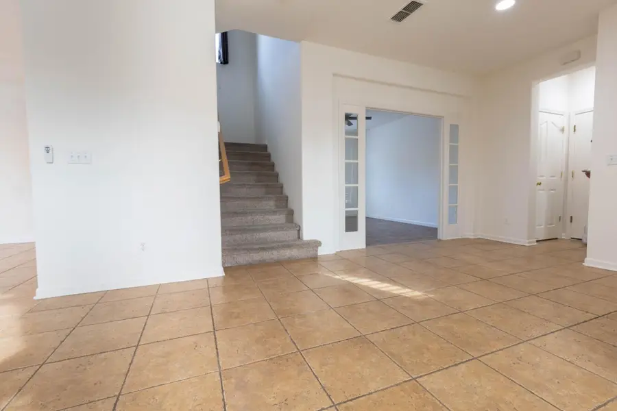 401 Anjou Circle, Sacramento, CA 95835 - #3