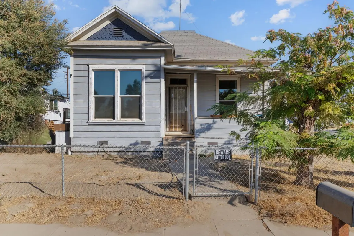 130 E 4th Street, Hanford, CA 93230 - #1