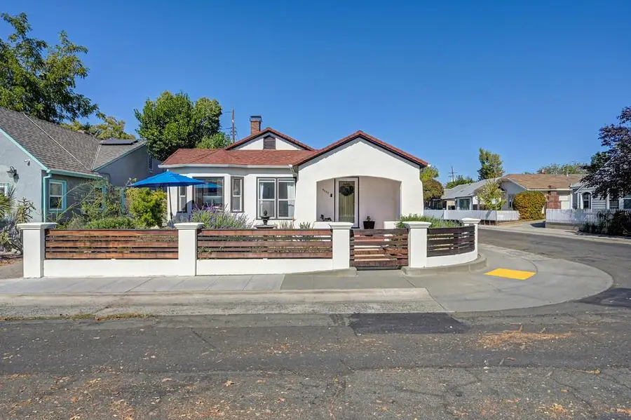 3177 O Street, Sacramento, CA 95816 - #2