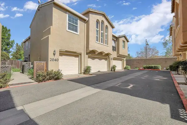 2040 Sierra View Circle #2, Lincoln, CA 95648