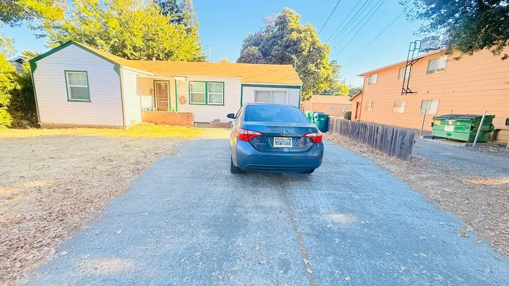 557 E 1st Avenue, Chico, CA 95926 - #1