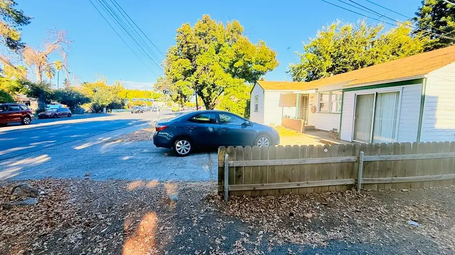 557 E 1st Avenue, Chico, CA 95926 - #3