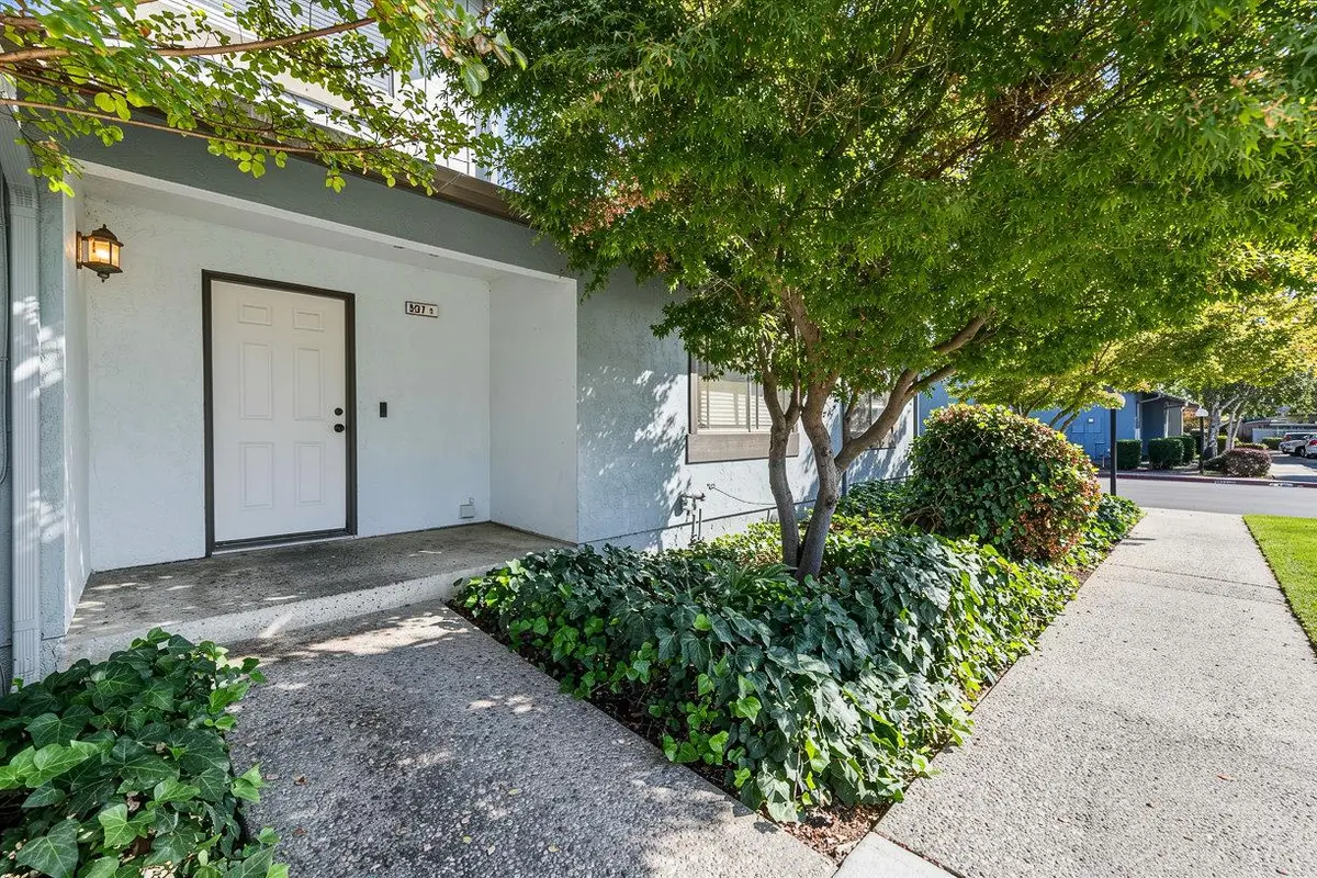 537 Lincoln Avenue #B, Modesto, CA 95354 - #1