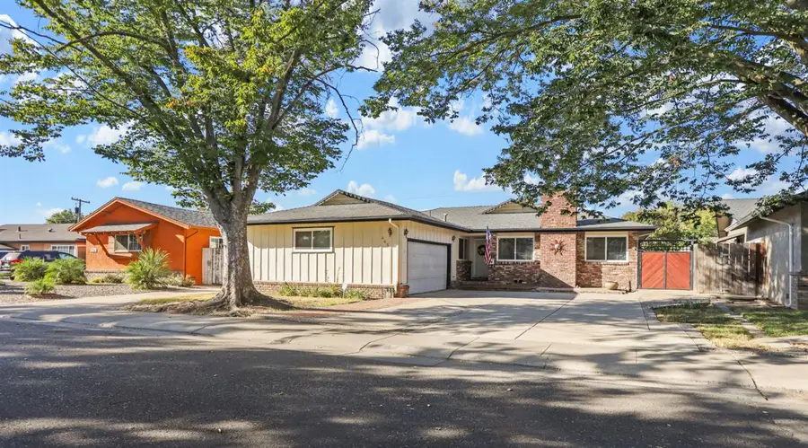 405 Leslie Avenue, Stockton, CA 95207 - #2