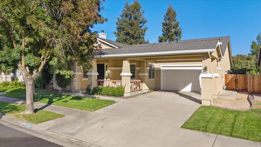 723 Almondcrest Court, Oakdale, CA 95361 - #2