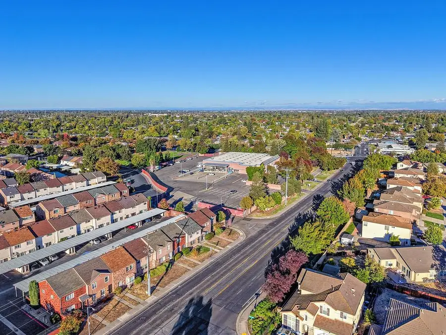 4221 Brookfield Drive, Sacramento, CA 95823 - #2