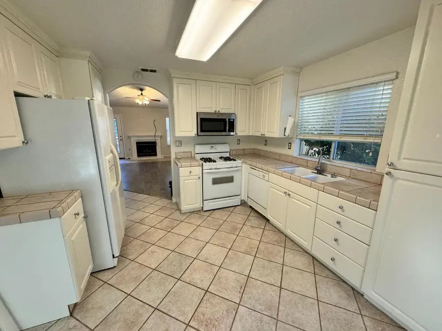 204 Sapphire Court, Roseville, CA 95678 - #3
