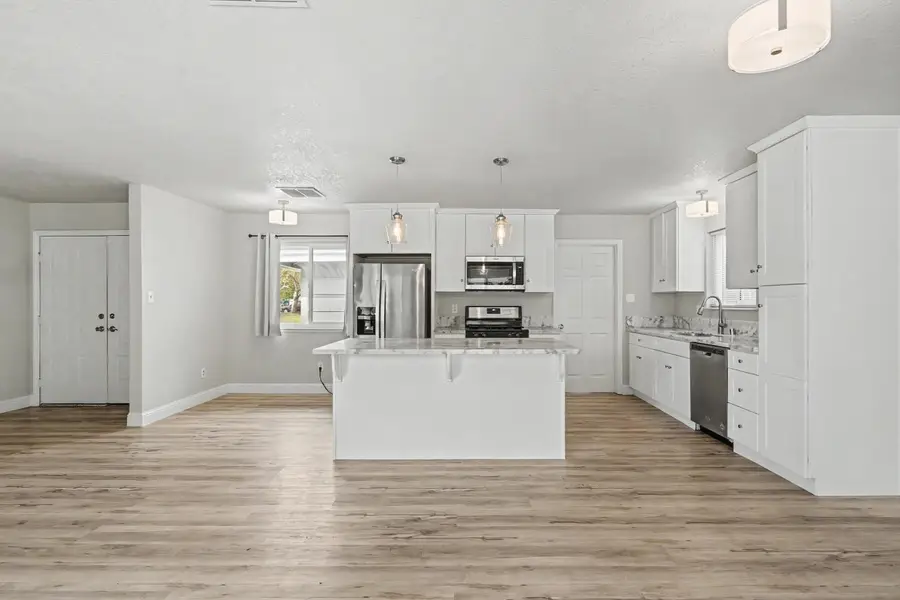 9062 Salmon Falls Drive, Sacramento, CA 95826 - #2