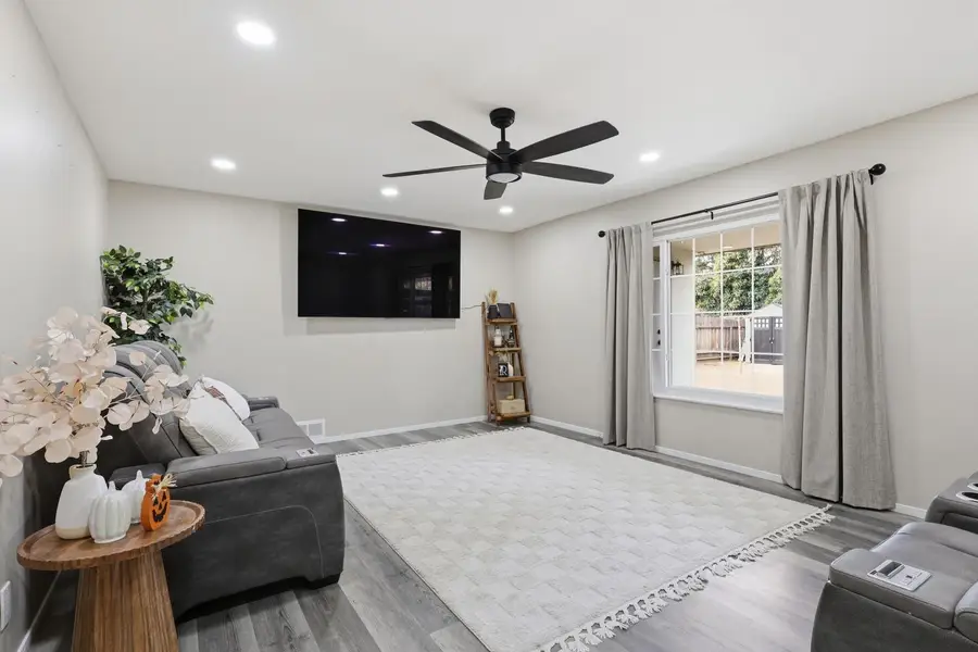 4821 N Millbrook Avenue, Fresno, CA 93726 - #2