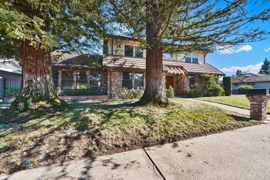 301 Walton Way, Roseville, CA 95678 - #2