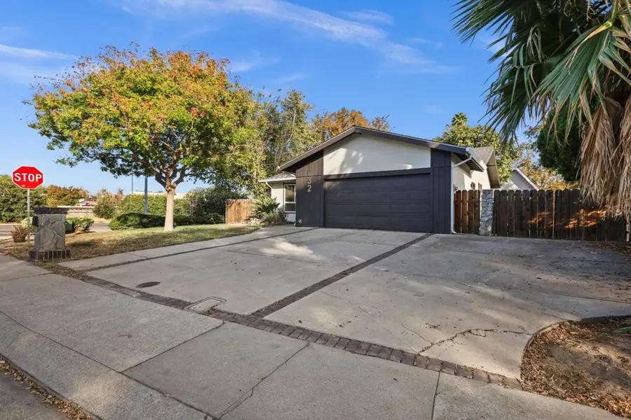 1032 N Hickory Avenue, Tracy, CA 95376 - #2