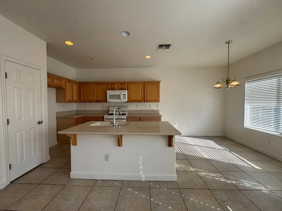 9952 Wildhawk West Drive, Sacramento, CA 95829 - #2