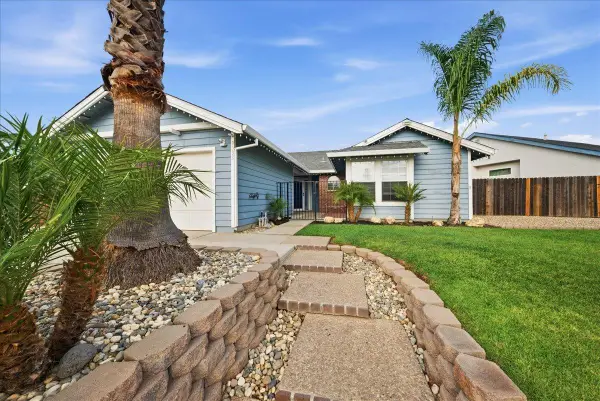 9033 Merlot Way, Sacramento, CA 95829